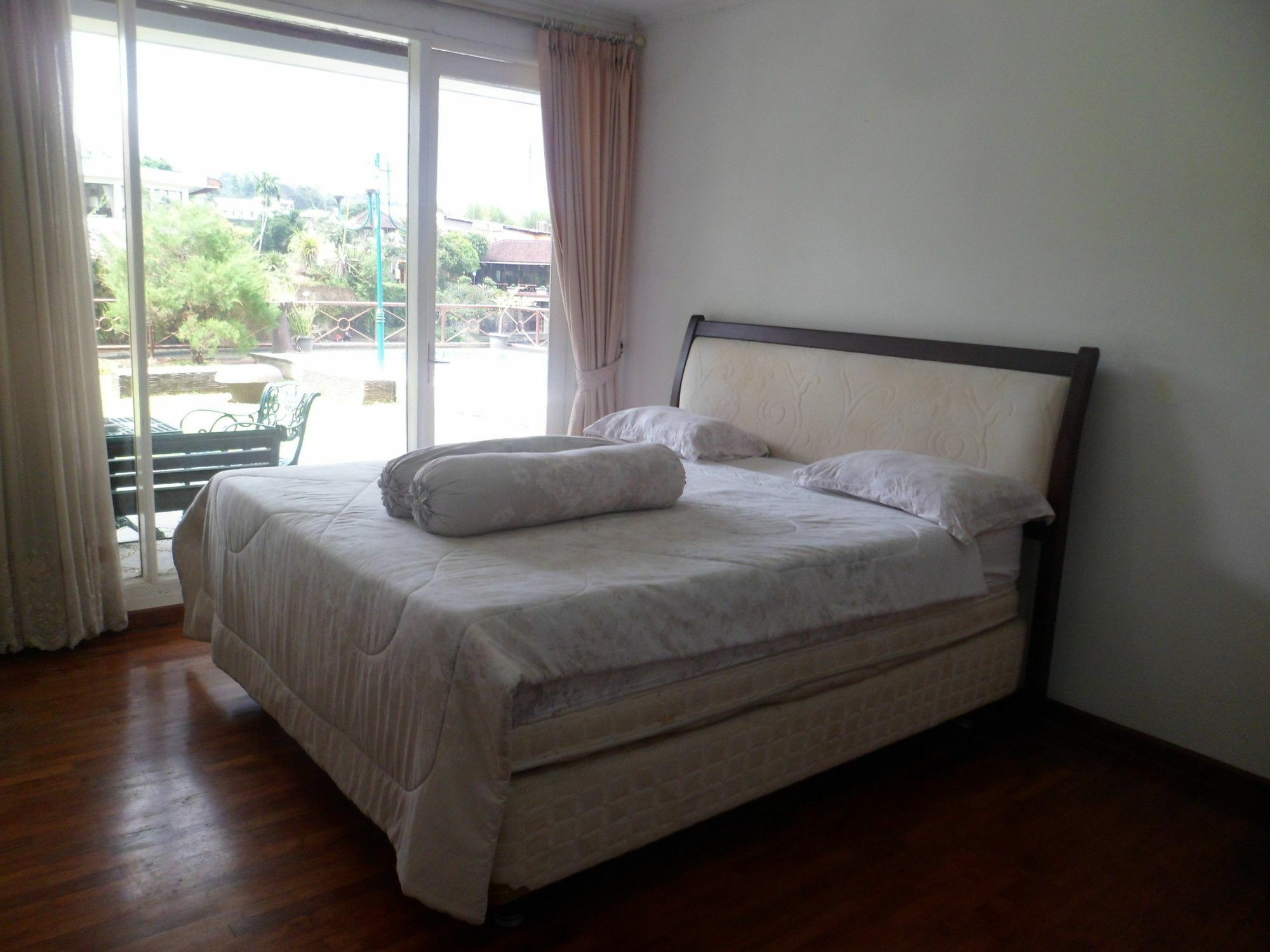 Villa Bukit Danau Cipanas  Extérieur photo