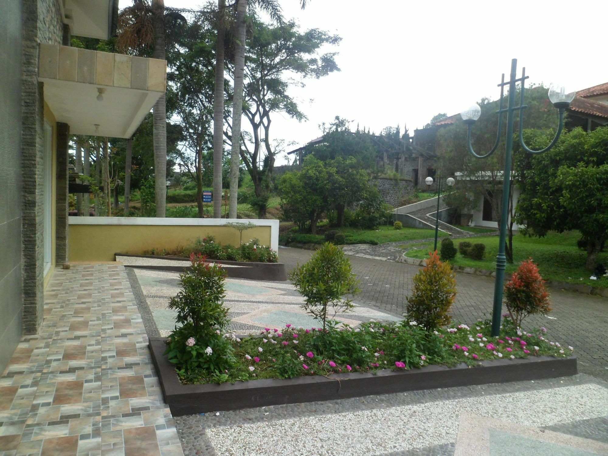 Villa Bukit Danau Cipanas  Extérieur photo