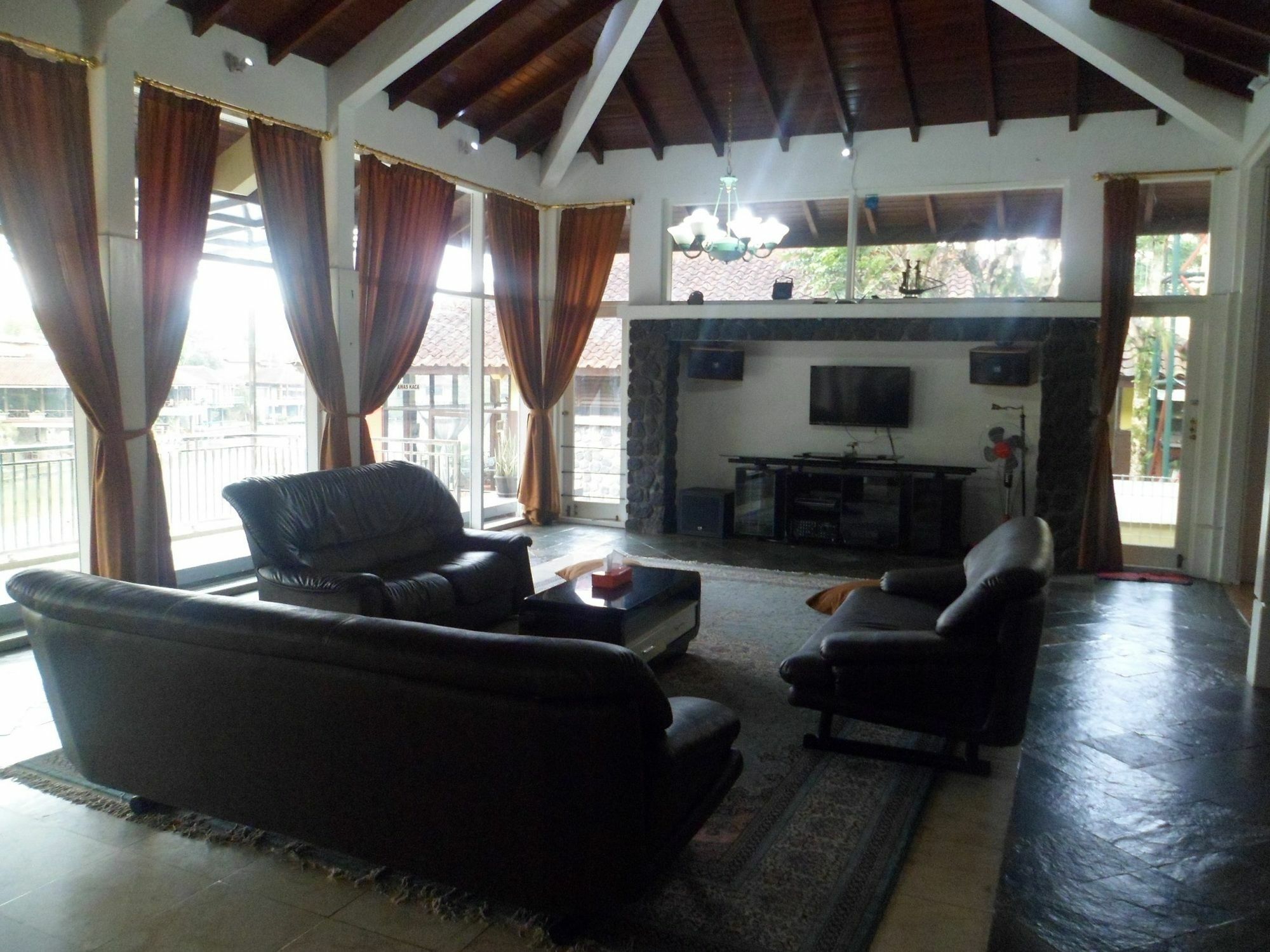 Villa Bukit Danau Cipanas  Extérieur photo
